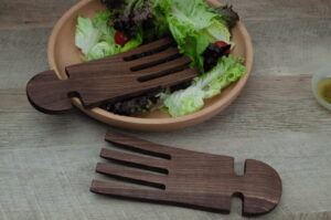 walnut salad hands